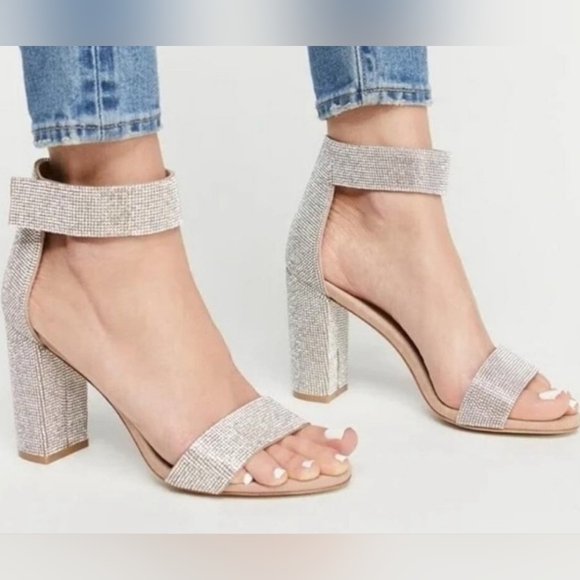 Jeffrey Campbell Shoes - 💛 Limited Time Sale💛Jeffrey Campbell Glittering Silver Heels